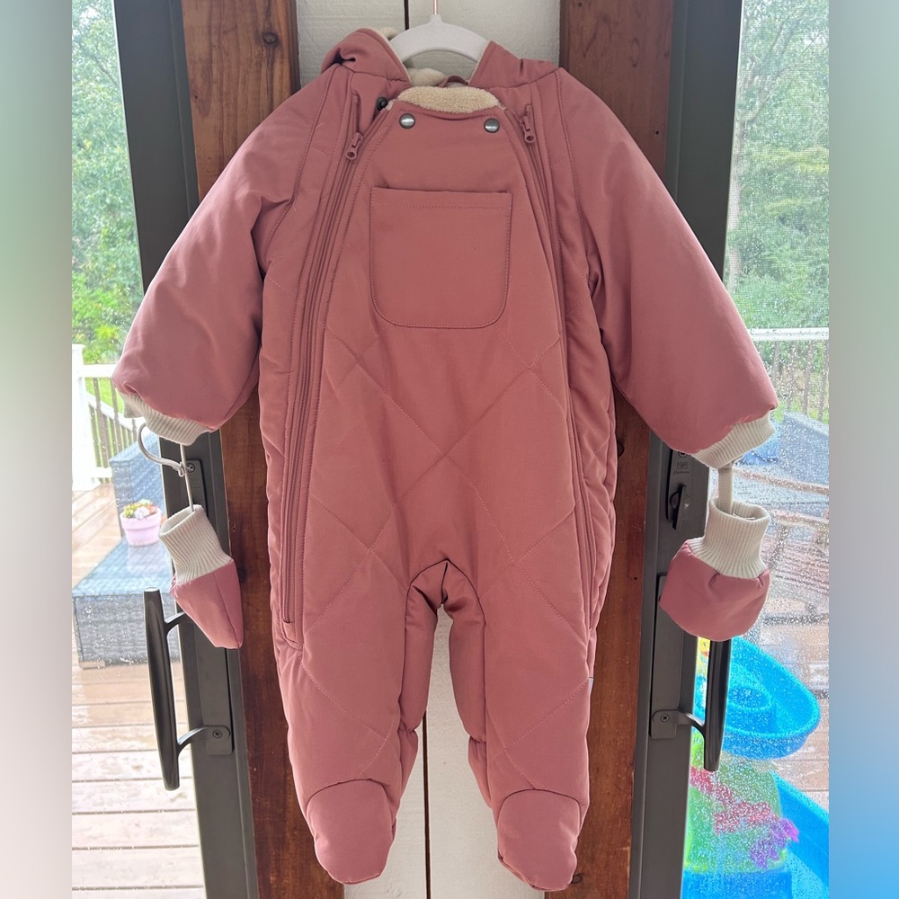 7 AM Enfant BébéSnowsuit Size 6-12 months